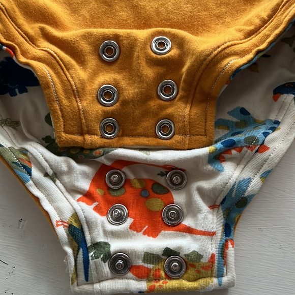 REVERSIBLE Frayed Edge dinosaur motif onesie 0-12 months. - Picture 3 of 5